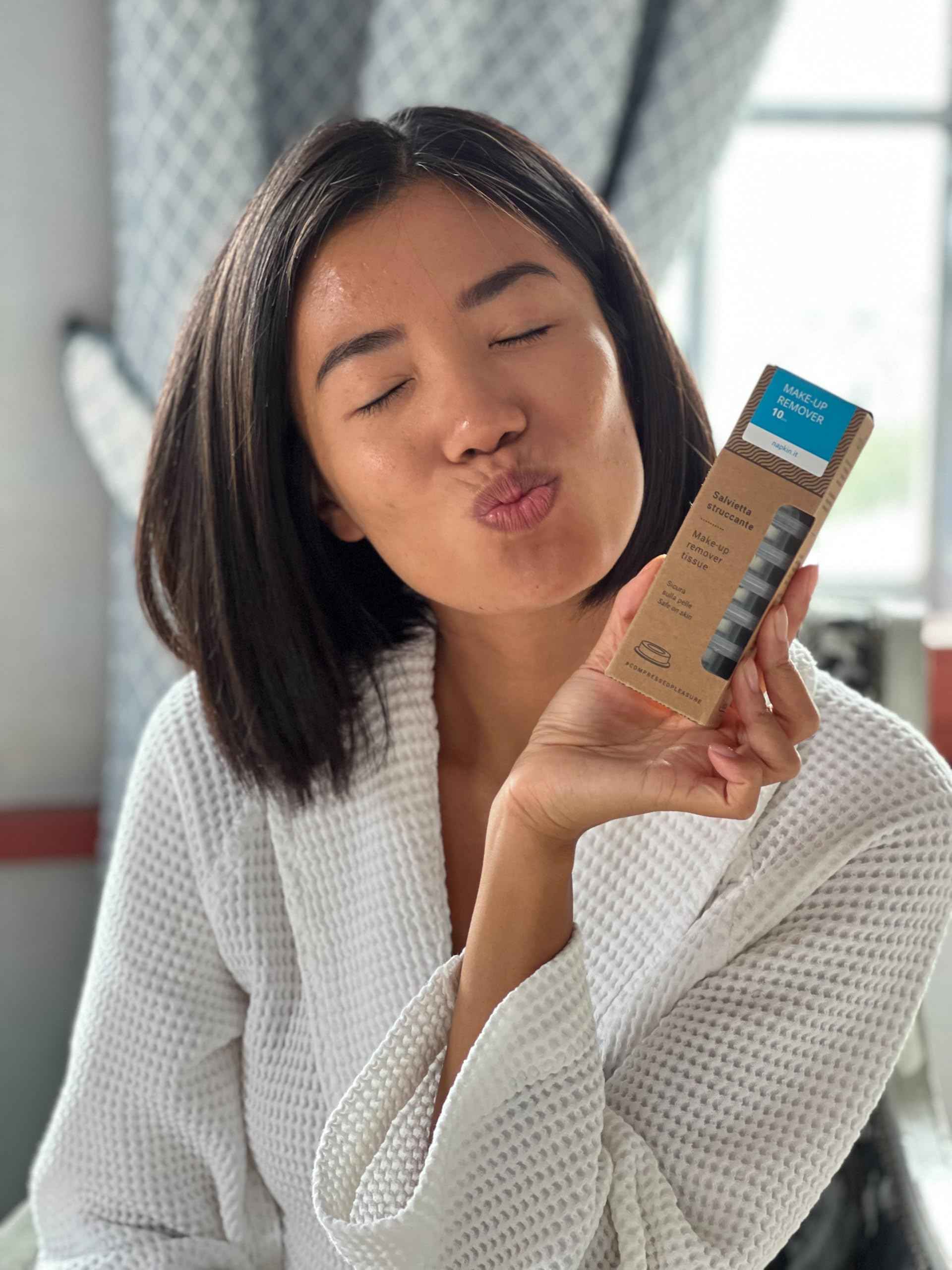 10 Make-Up Remover Tissue Capsules With Makeup Remover Liquid by Napkin - Disposable Compressed Cotton Towel - for Travel Camping, Hiking, Outdoor Sports, Beauty Salon and Restaurant