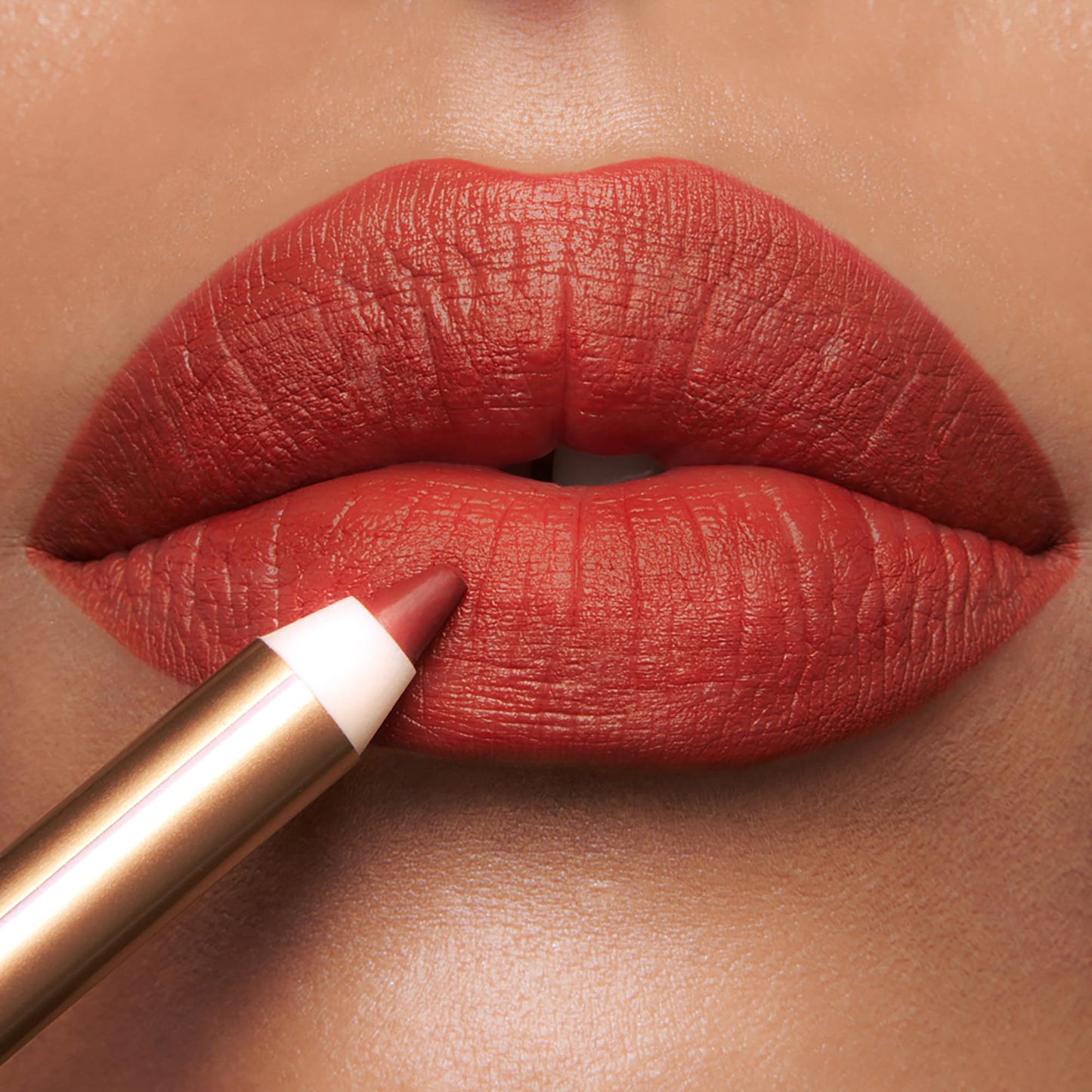 Charlotte Tilbury Lip Cheat Lip Liner Pencil - Creamy Fuller-Looking Lip Pencil with Jojoba Oil & Hyaluronic Acid - Waterproof, Smudge-Proof & Transfer-Proof - 6H Wear - Mark Of A Kiss