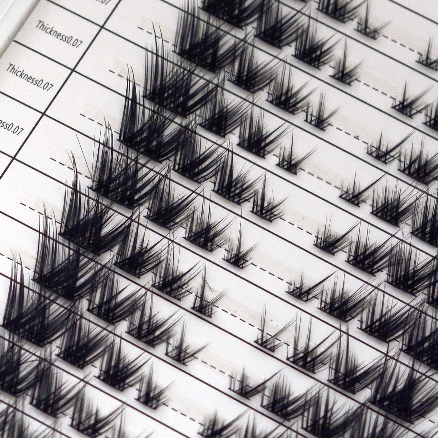 Bershnor 32 Pairs Cat Eye Individual Lashes Wispy Cat Eye Lashes DIY Lash Extensions 256pcs Clusters Lashes 8-16MM Fluffy Volume Eye Eyelashes Clusters