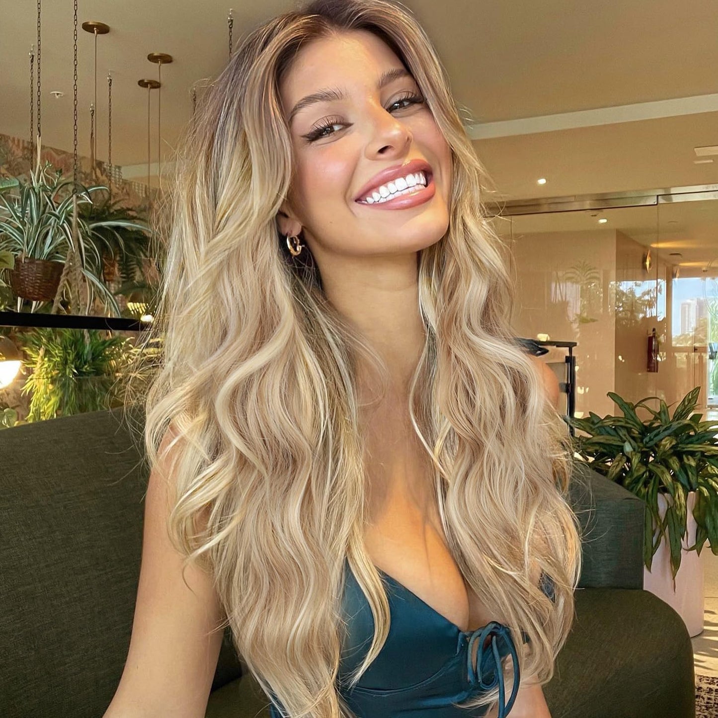 XIXIBI Long Blonde Wigs for Women, Beach Blond Highlight Wavy Curly Middle Part Wigs with Dark Roots, Synthetic Heat Resistant Natural Hair Wig for Daily Party