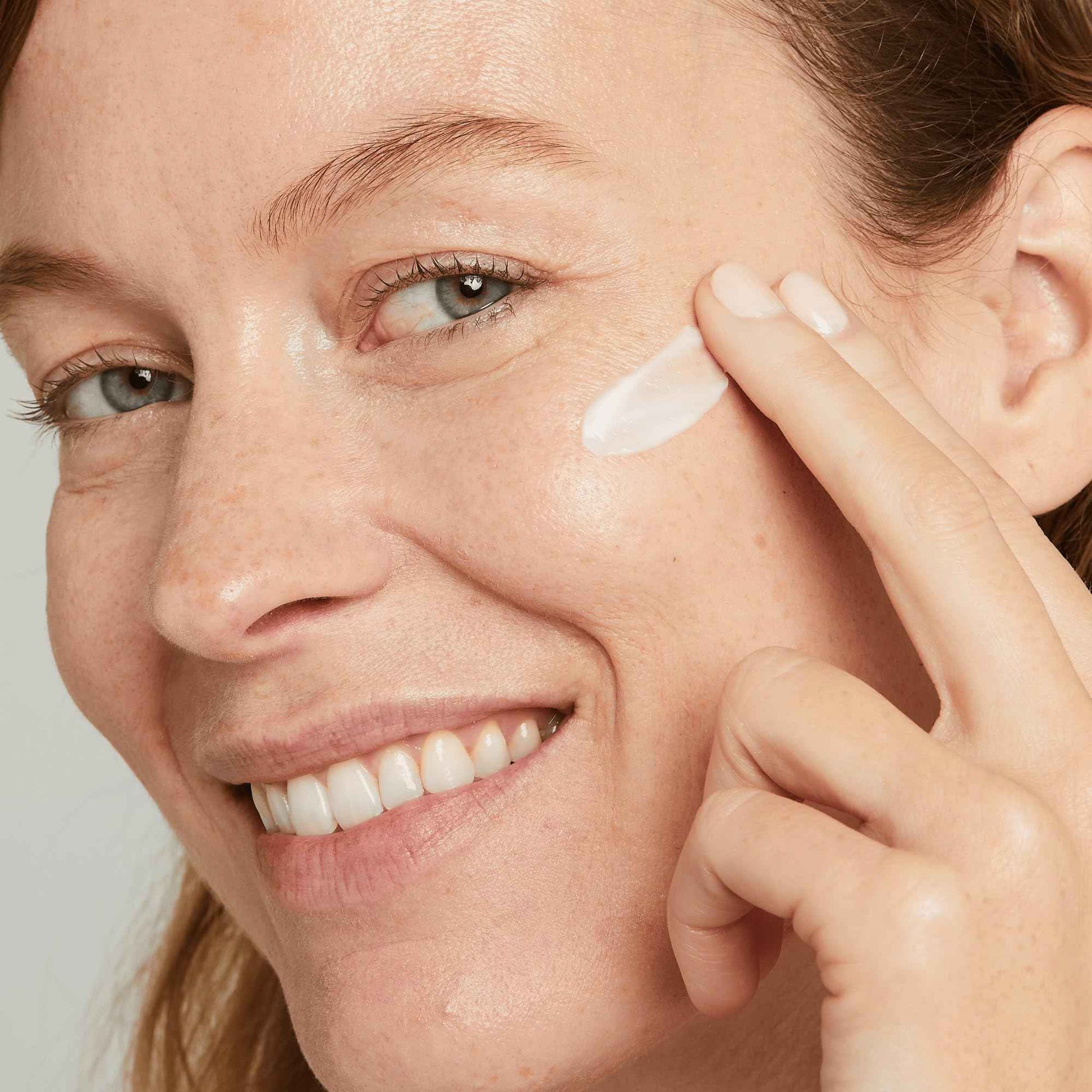 No7 Lift and Luminate Triple Action Fragrance-Free Night Cream – Anti-Wrinkle Collagen Peptide Brightening Moisturizer with Hyaluronic Acid, Hibiscus, and Vitamin C (50ml)