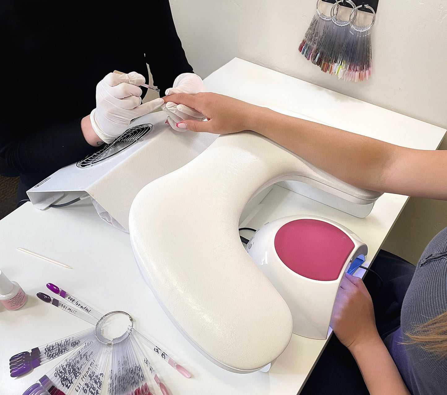 LUCRUM U-Shaped Nail Arm Rest: Professional Nail Tech Manicure Ergonomic Arm Rest Butterfly Armrest PU Leather Hand Rest Pillow Nail Arm Cushion