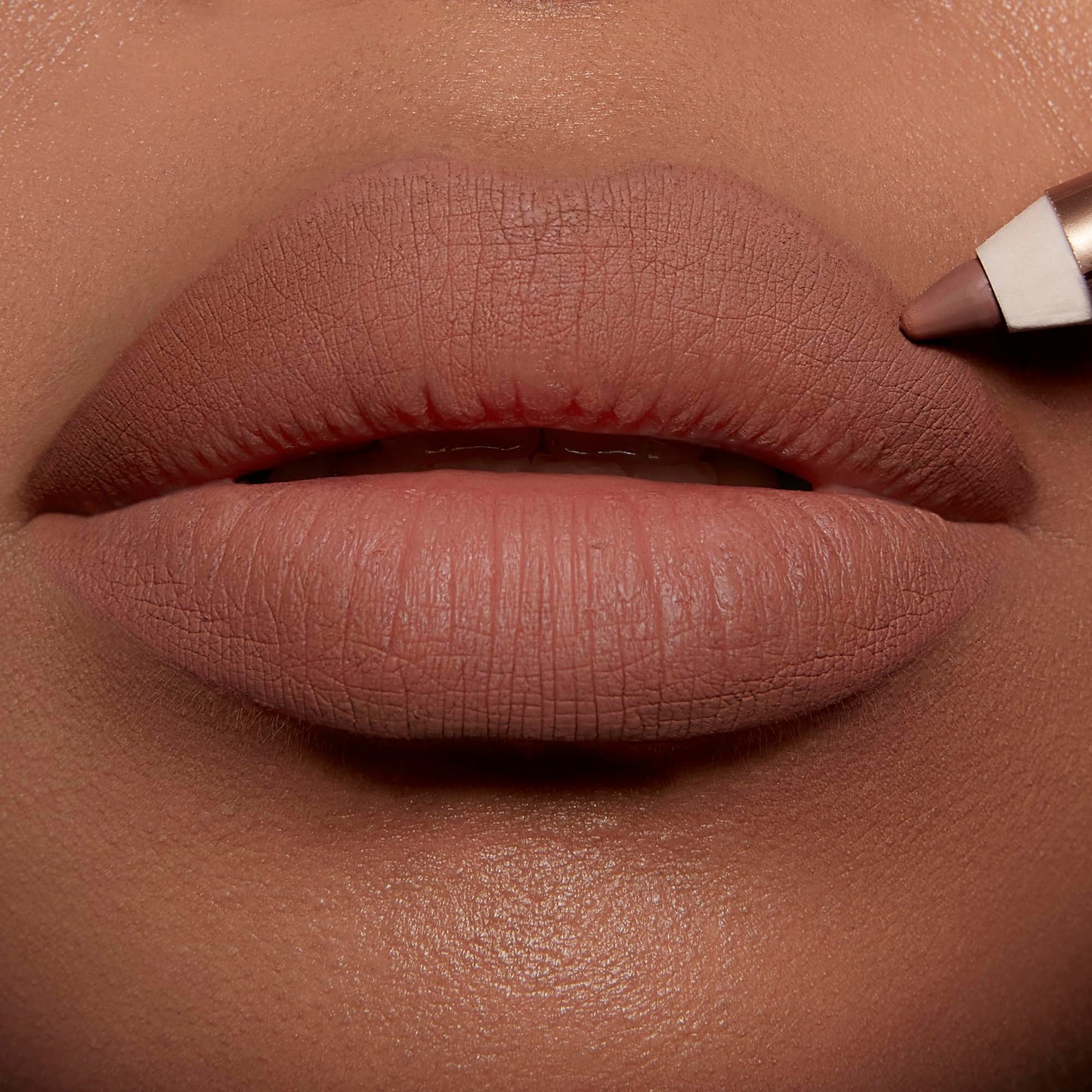 Charlotte Tilbury Lip Cheat Lip Liner Pencil - Creamy Fuller-Looking Lip Pencil with Jojoba Oil & Hyaluronic Acid - Waterproof, Smudge-Proof & Transfer-Proof - 6H Wear - Iconic Nude