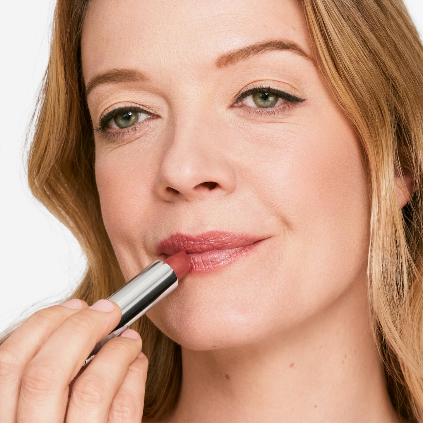 Clinique Dramatically Different Lipstick Shaping Lip Colour | Long Lasting, Moisturizing + Hydrating, Think Bronze, 1 Count