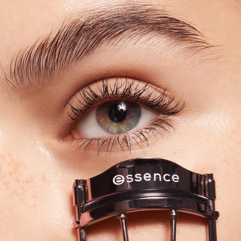 essence | All The Way Up Lash Curler | Easy & Gentle Use with Extra Silicone Pad | Cruelty Free Beauty