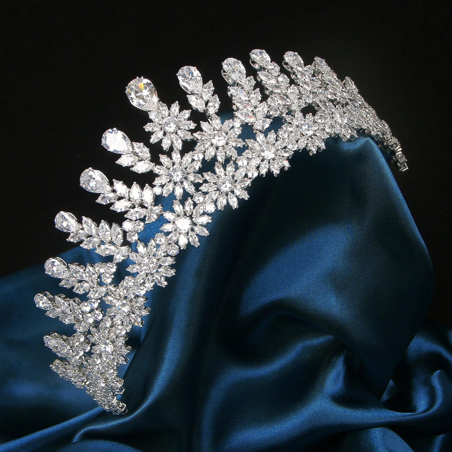 Sparkling Crystal Tiara for Wedding, Silver Zirconia Bridal Crown for Women, Elegant Princess Headpiece for Prom, Pageant, Quinceanera and Wedding Accessories