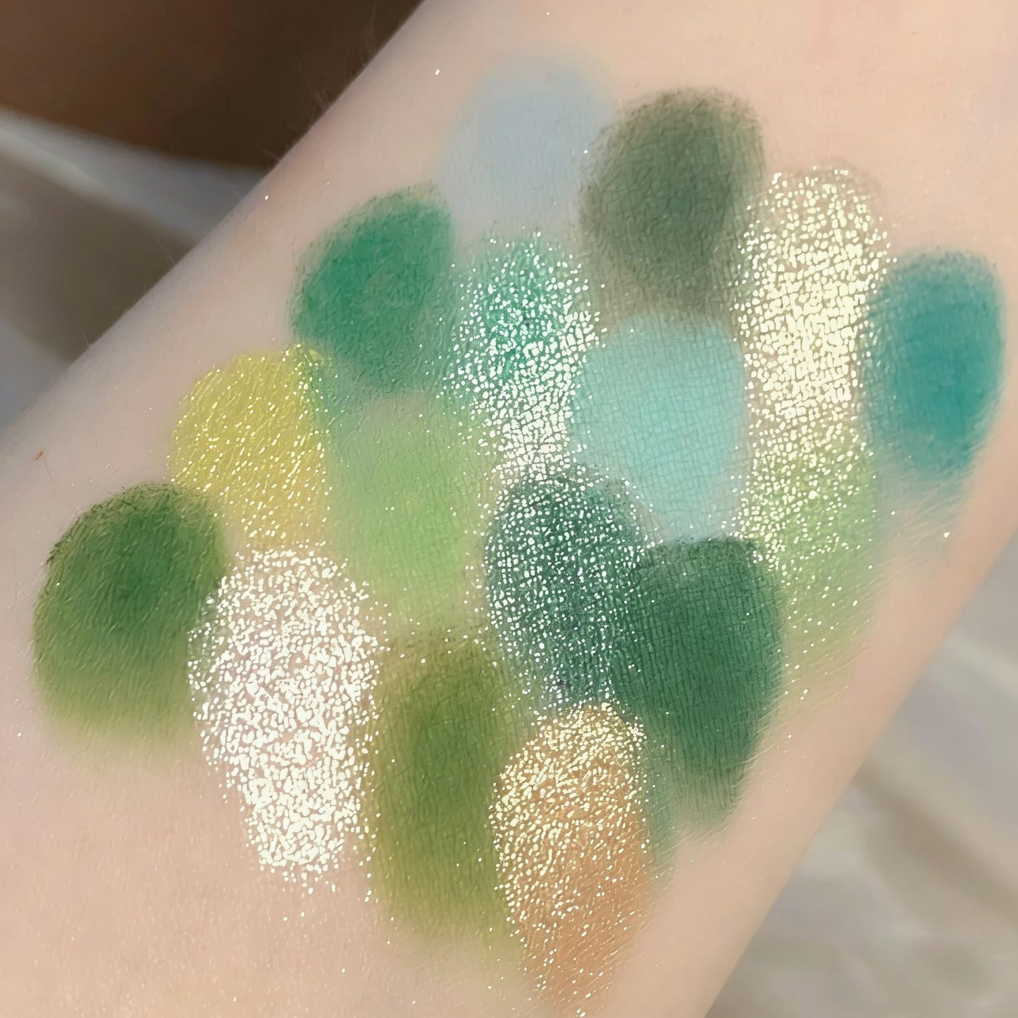 K'APEINE Green Eyeshadow Palette, Matte Glitter Eye Shadow Palette Pigmented Eye Makeup Palette 16 Colors Goth Eyeshade Kit for Rave Parties, Music Festival, Performance, Costume and Halloween