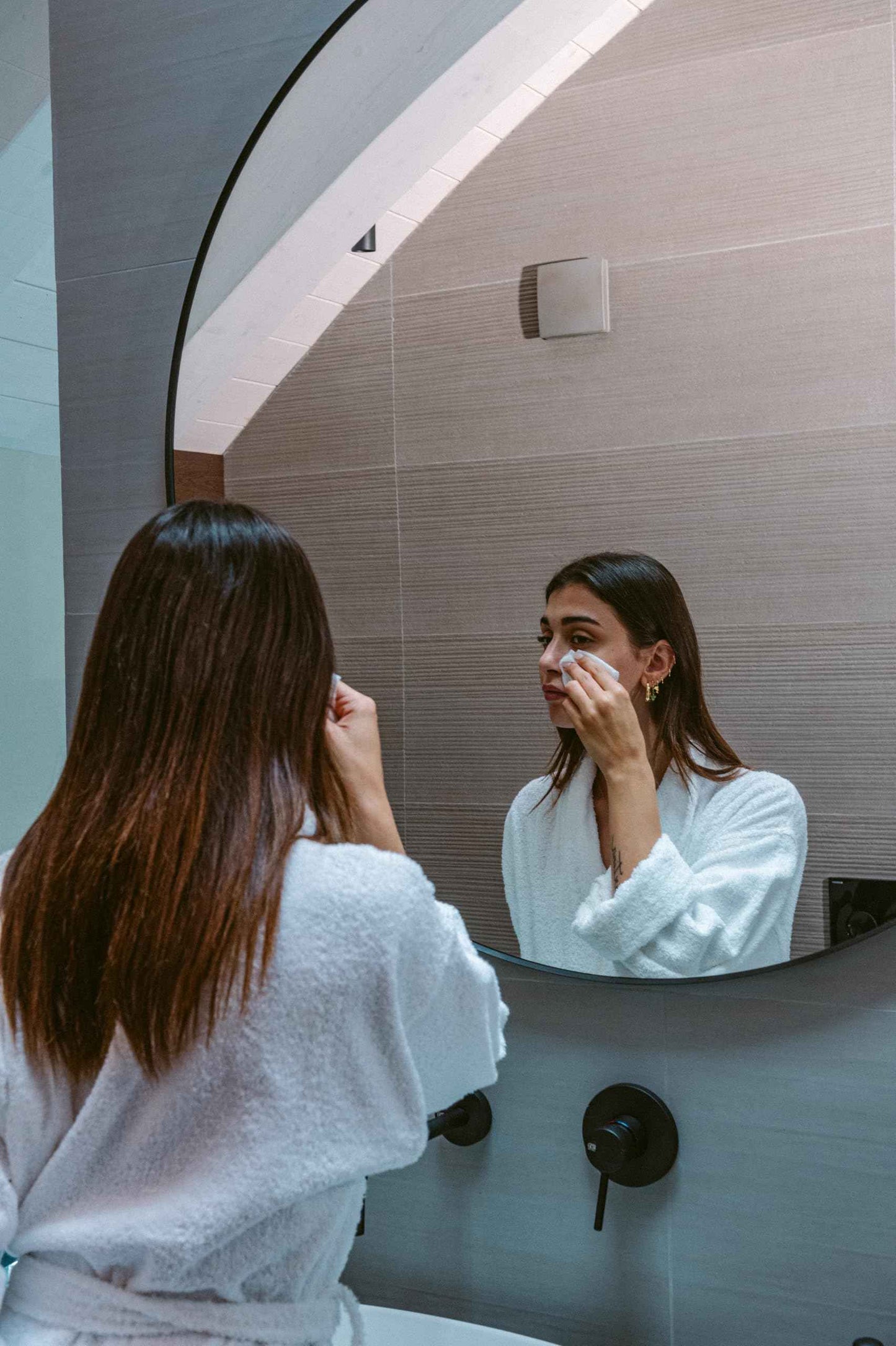 10 Make-Up Remover Tissue Capsules With Makeup Remover Liquid by Napkin - Disposable Compressed Cotton Towel - for Travel Camping, Hiking, Outdoor Sports, Beauty Salon and Restaurant