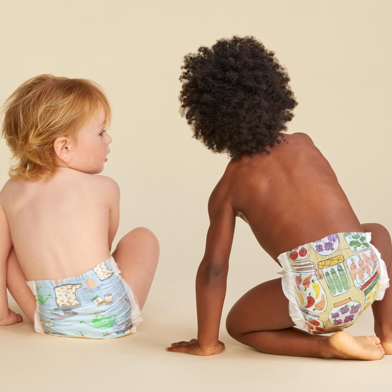 The Honest Company Comfort Dry Disposable Diapers for Sensitive Skin, Hypoallergenic, Fragrance-Free, Spring '25 Seasonal Prints, Club Box, Size 4 (22-37 lbs), 54 Count