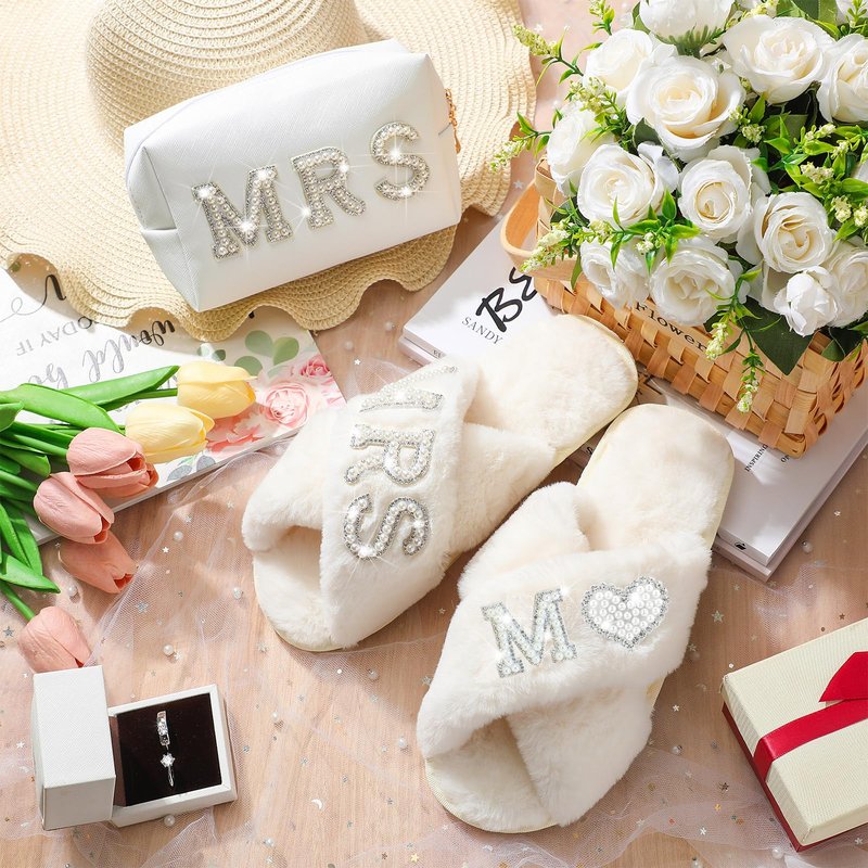 Xtinmee Personalized Initial Wedding Bride Slipper Mrs Pearl Letter Makeup Bag Bachelorette Party Bridal Shower Wedding Gifts(M)