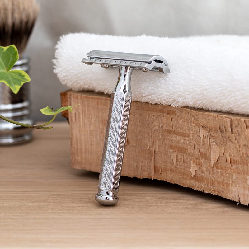 MERKUR 42C Double Edge Safety Razor, Hexagonal Handle, Three-Piece Design, Closed Comb Straight Bar, Bright Chrome Finish, Made in Germany