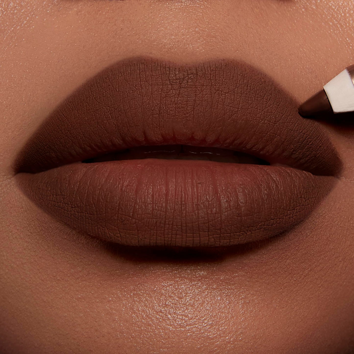 Charlotte Tilbury Lip Cheat Lip Liner Pencil - Creamy Fuller-Looking Lip Pencil with Jojoba Oil & Hyaluronic Acid - Waterproof, Smudge-Proof & Transfer-Proof - 6H Wear - Foxy Brown