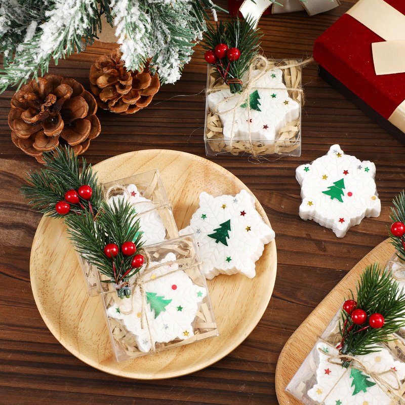 Heigble 20 Pack Christmas Mini Soap Favors Bulk Handmade Holiday Christmas Scented Soap Gifts for Guests Wedding Party Baby Shower Bridal Shower Home Office Decor Gifts(2.3 x 2.3 Inch,Snowflake)