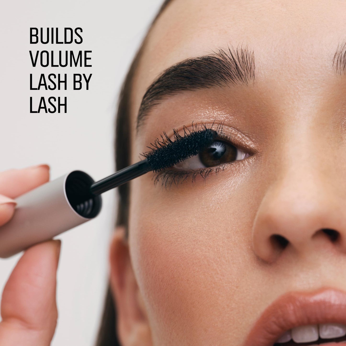 Bobbi Brown Smokey Eye Mascara | Long-Wearing, Volumizing Mascara | No Flaking or Smudging, 0.2 Fl Oz