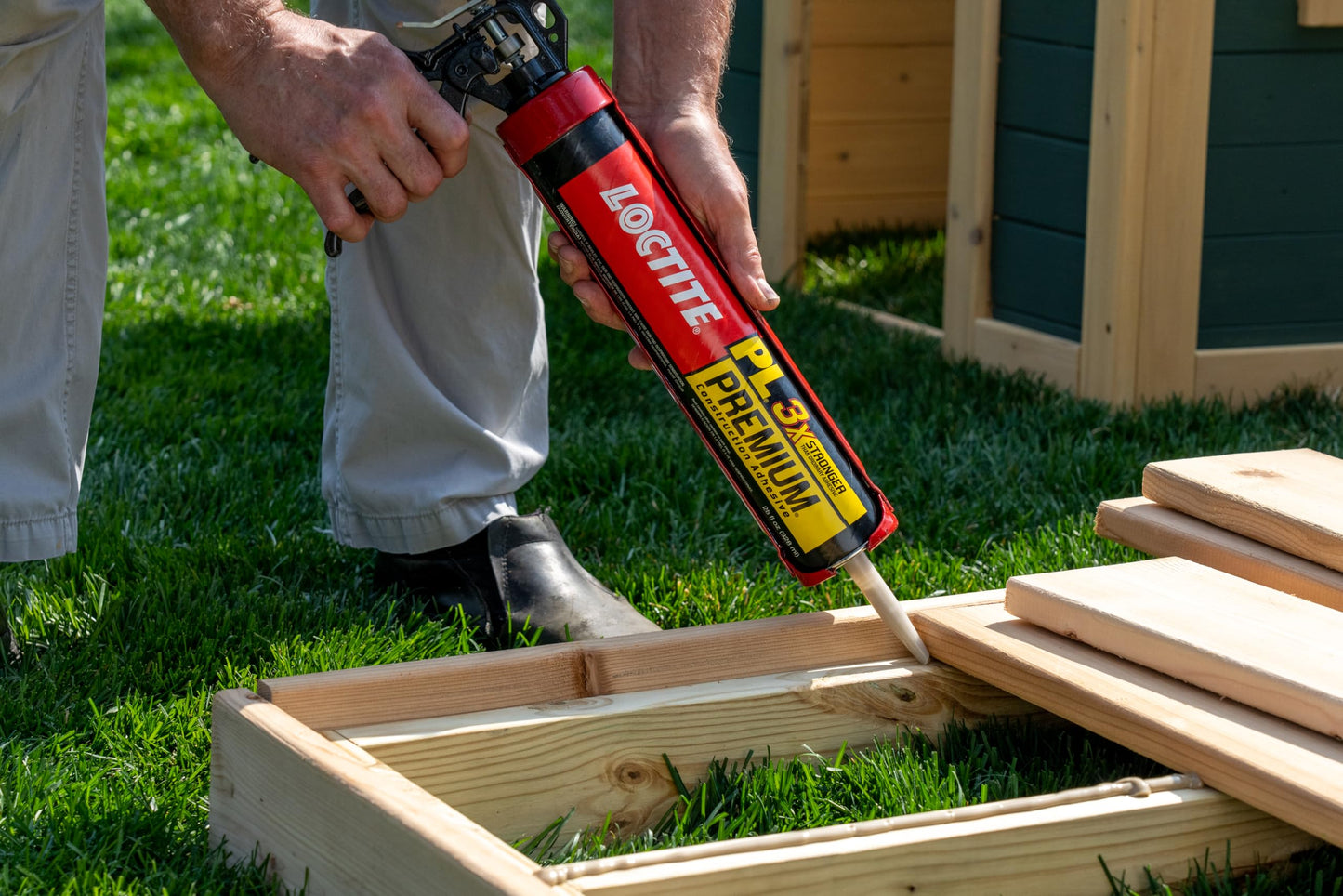 Loctite PL Premium Polyurethane Construction Adhesive, 10 fl oz Cartridge, 1 Pack - Versatile Construction Glue for Wood, Concrete, Stone, Metal & More