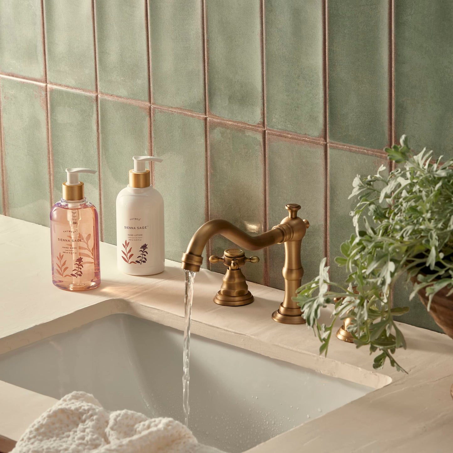 Thymes Moisturizing Hand Wash Soap with Pump - Luxury Hand Soap Gently Cleanses & Moisturizes - Skin Care with Glycerin & Calendula - Comforting, Warm Fragrance (Sienna Sage, 8.25 oz)