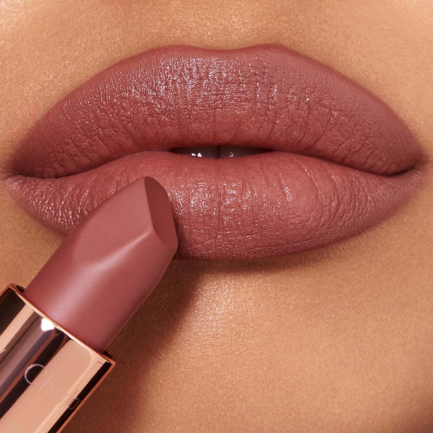 Charlotte Tilbury Matte Revolution Lipstick - Long Lasting, Matte Lipstick, Giftable Beauty Essential with Buildable Color & Lip-Loving Ingredients - Creamy, Easy to Blend Formula - Supermodel