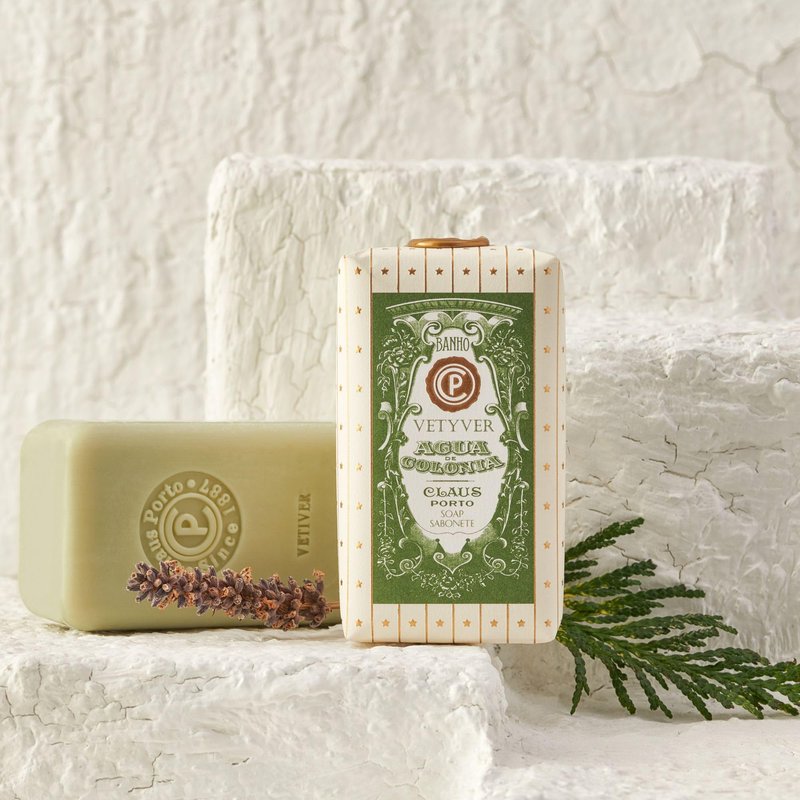 Claus Porto - Agua Colonia Vetyver Body Soap for Men + Women | Soothing, Cleansing, Nourishing | Handcrafted, Aromatic, Fresh, Romantic (150g | 5.3 oz)