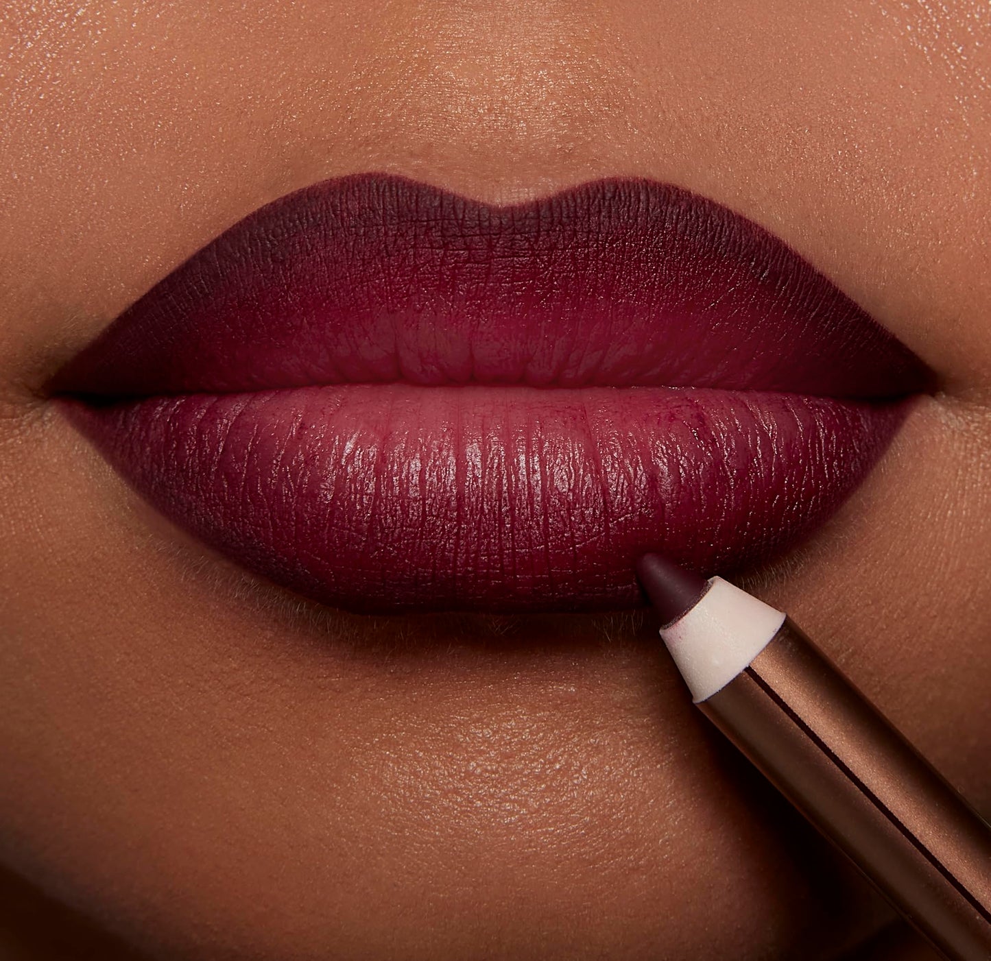 Charlotte Tilbury Lip Cheat Lip Liner Pencil - Creamy Fuller-Looking Lip Pencil with Jojoba Oil & Hyaluronic Acid - Waterproof, Smudge-Proof & Transfer-Proof - 6H Wear - Berry Naughty
