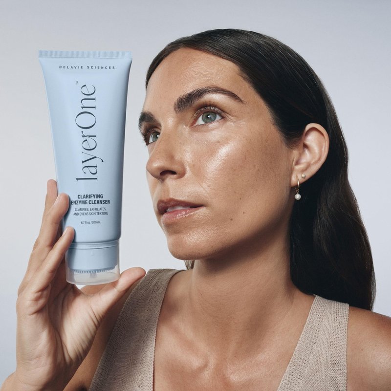 layerOne Clarifying Enzyme Cleanser, Gentle Daily Facial Exfoliant, Pore-Cleansing Formula, 3.38 fl oz
