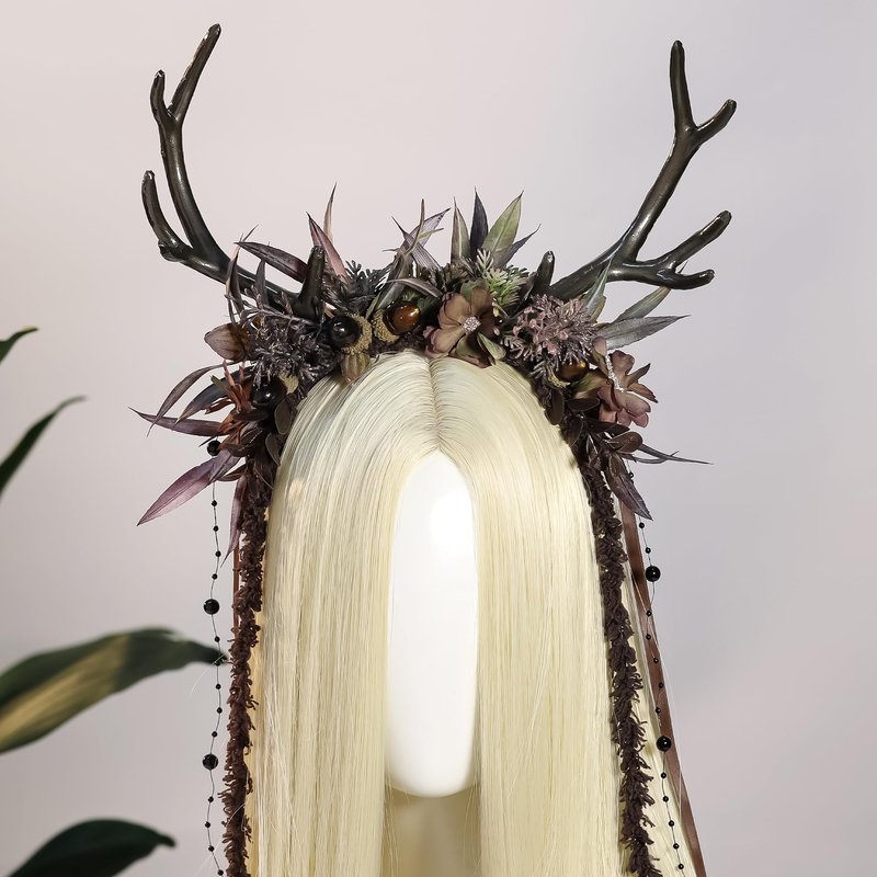 MOSTORY Dark Flower Reindeer Headband - Gothic Floral Antlers Headpiece for Renaissance Accessories Women Dark Fairy Costume, Deer Horns Headband with Vine for Goth Cosplay Renfaire Witch Aesthetic