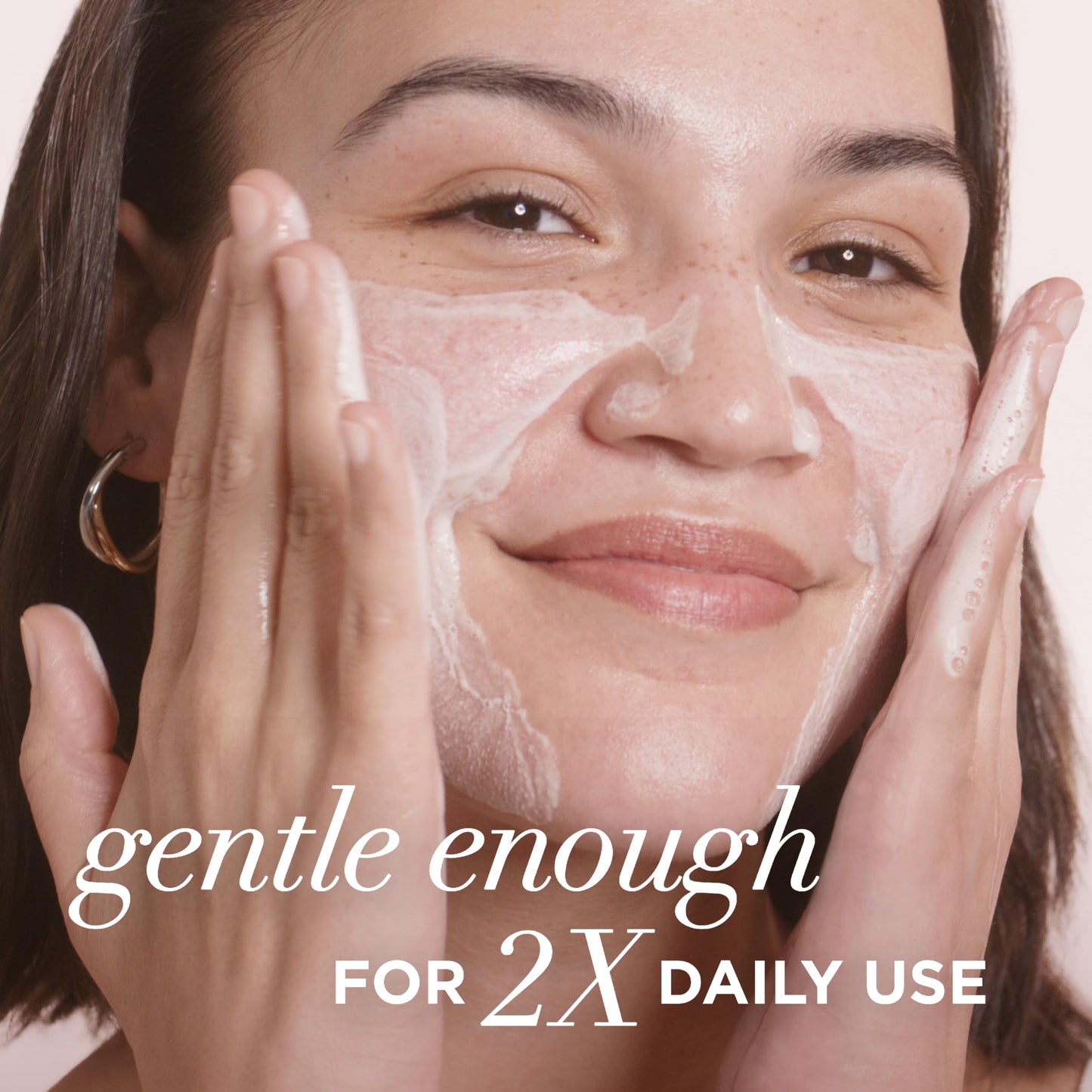 IT Cosmetics Confidence in a Cleanser - Hydrating Serum Foaming Face Wash, Hyaluronic Acid & Ceramides, Gentle Makeup Remover, Skin Barrier Support, Non-Stripping, Sulfate-Free - 5 fl oz