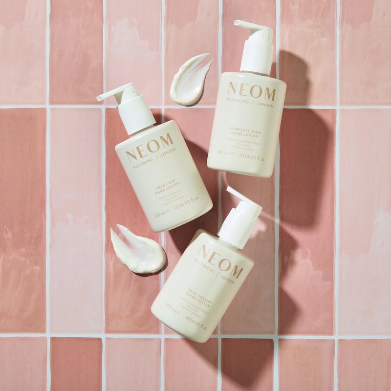 Neom Great Day Hand Lotion, 300ml | Wild Mint & Mandarin I 7 Essential Oils I 100% natural fragrances I 100% recyclable bottle I Luxurious formula I Hydrating