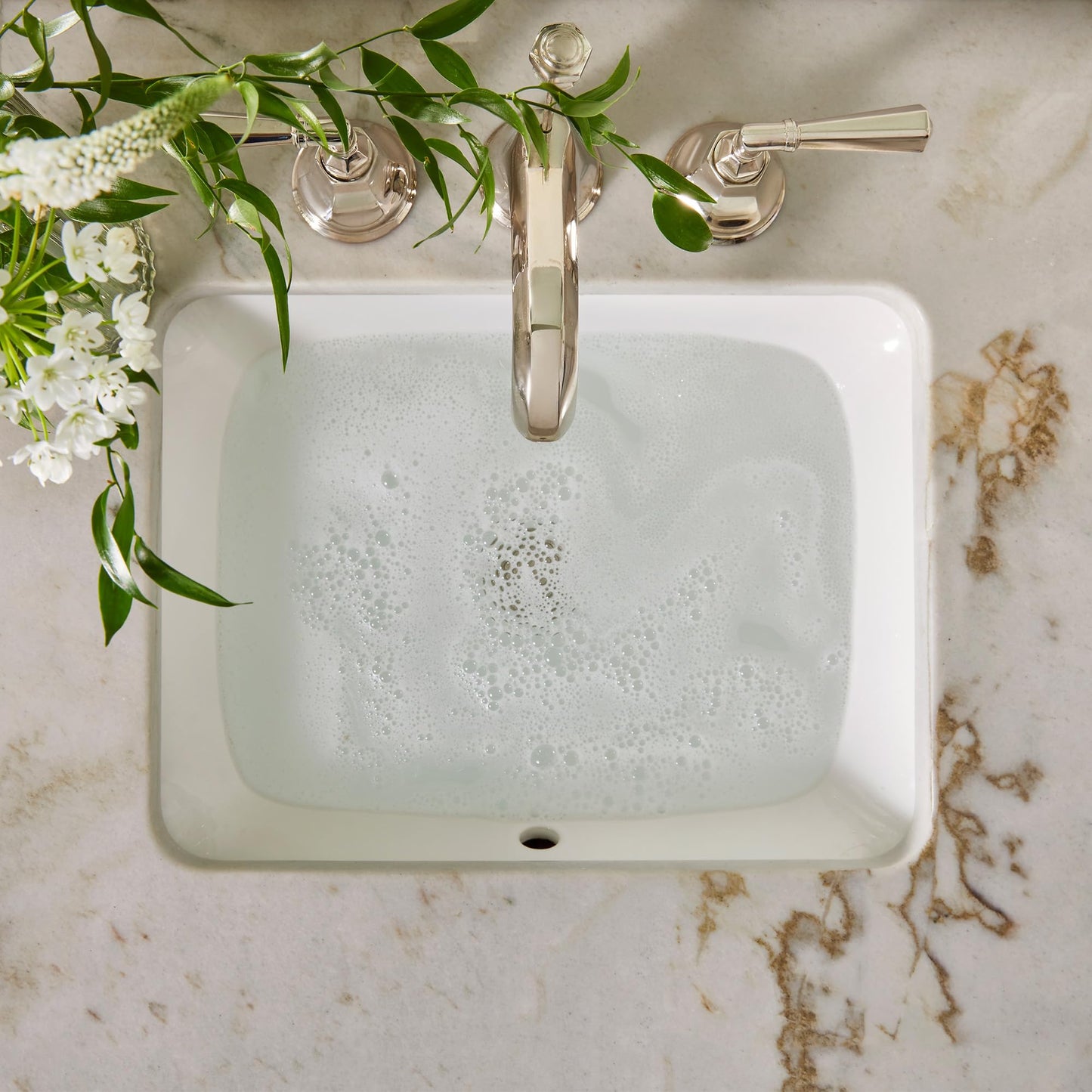 Thymes Lavender Large Hand Wash with Pump - Hydrating Liquid Hand Soap with Calming Lavender Scent (15 fl oz)