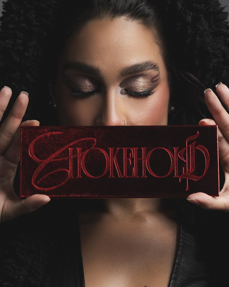 Chokehold Palette – Vegan Eyeshadow Palette with Blush & Highlighter, 7 Highly Pigmented Matte & Shimmer Shades, Cruelty-Free Makeup Palette