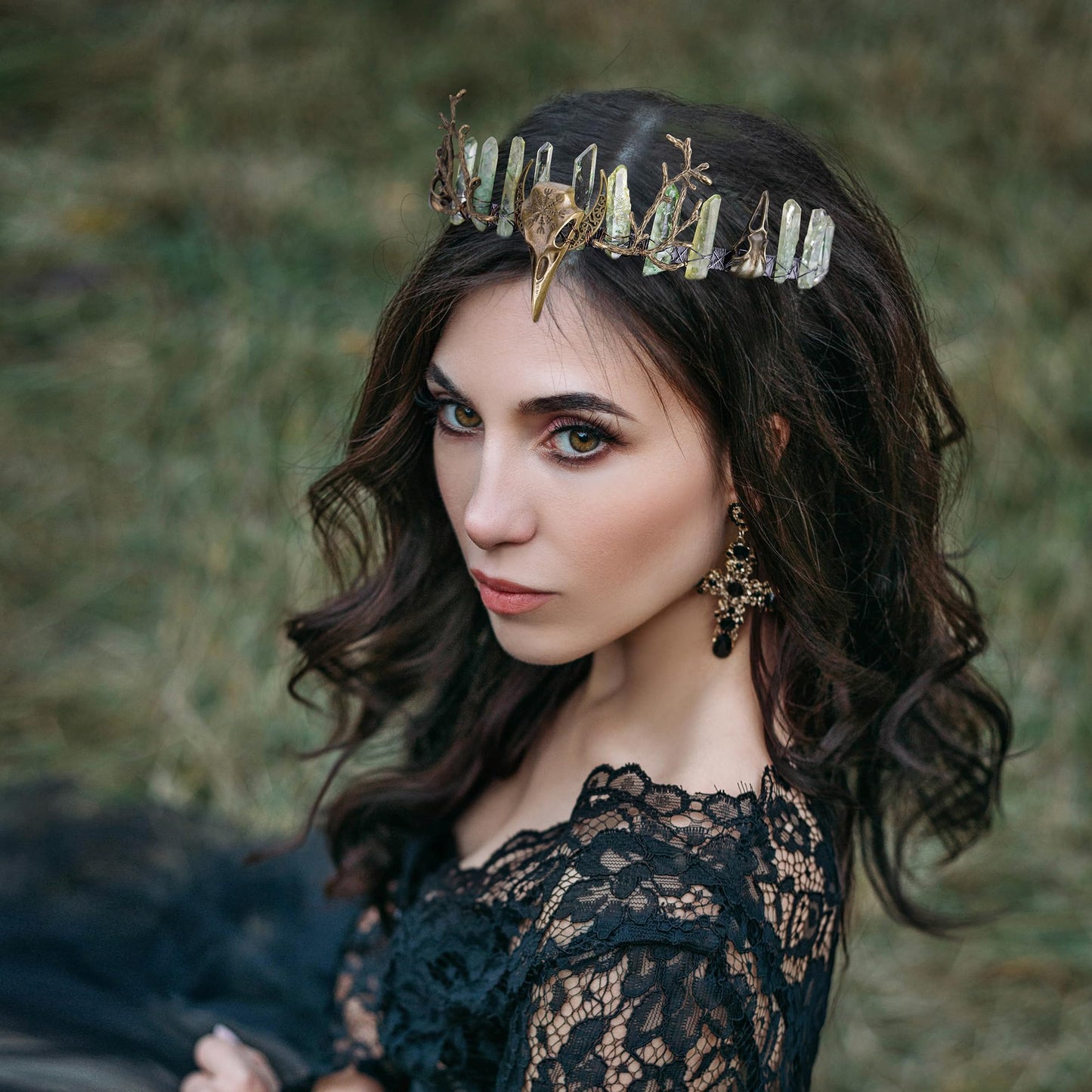 CoTeeZa Green Fairy Crystal Crown - Handmade Raw Quartz Tiara with Bronze Crow Branch Moon Elf Headpiece Fantasy Forest Witch Crown Wedding Renaissance Halloween Cosplay Woodland Headband