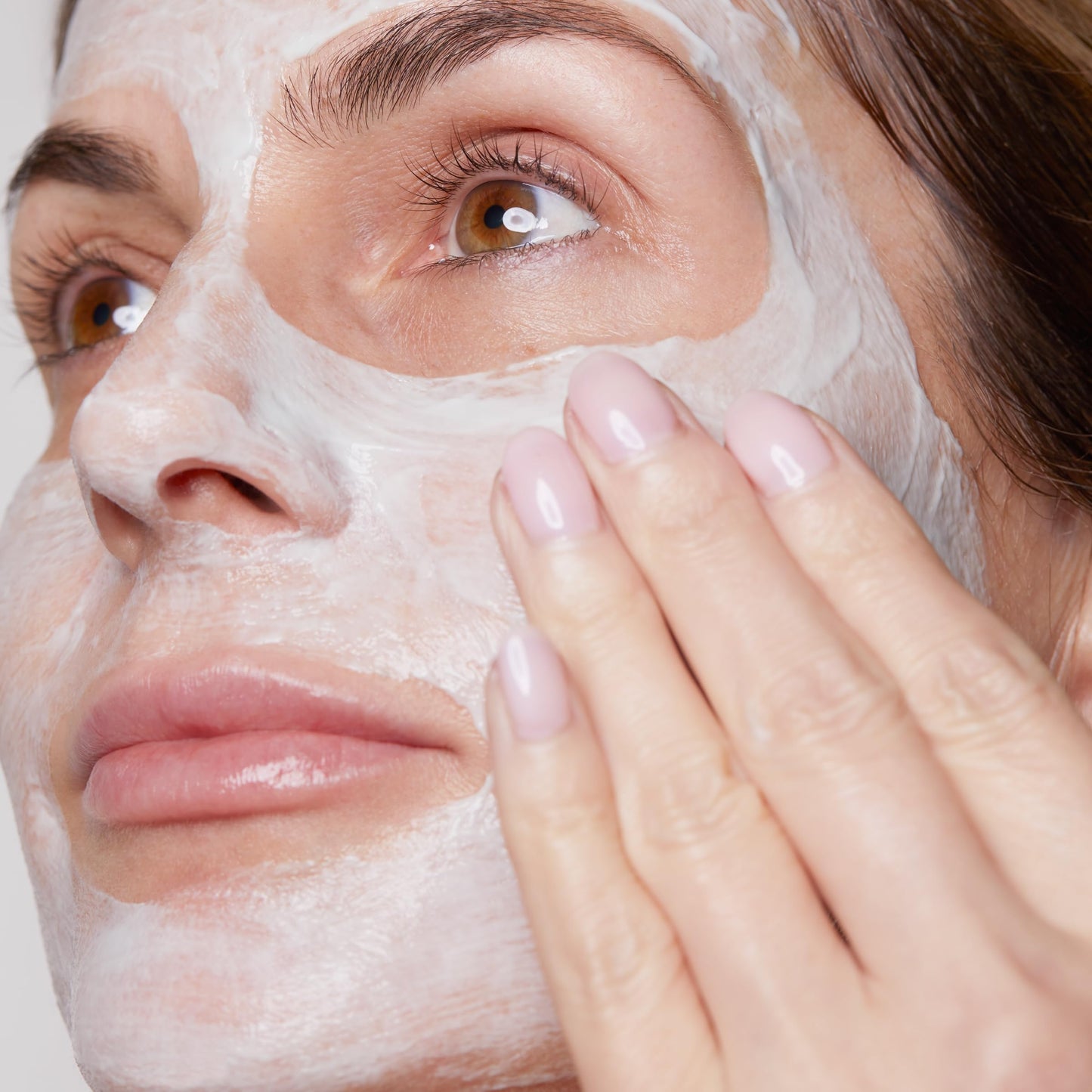 Clarins Cryo Flash Cream Mask and V-Facial Wrap Mask Bundle | Cold Face Mask For A Visible Lift Effect in 10 Minutes* | Depuffing Face Mask | All Skin Types