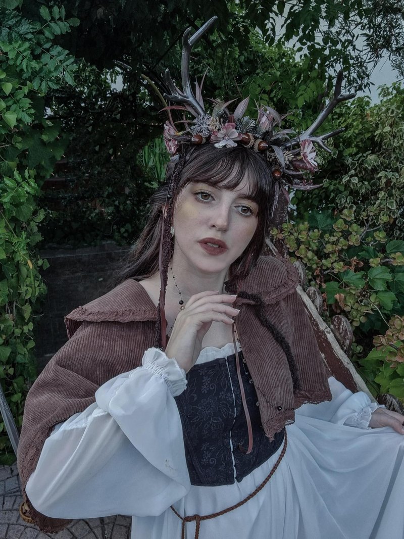 MOSTORY Dark Flower Reindeer Headband - Gothic Floral Antlers Headpiece for Renaissance Accessories Women Dark Fairy Costume, Deer Horns Headband with Vine for Goth Cosplay Renfaire Witch Aesthetic