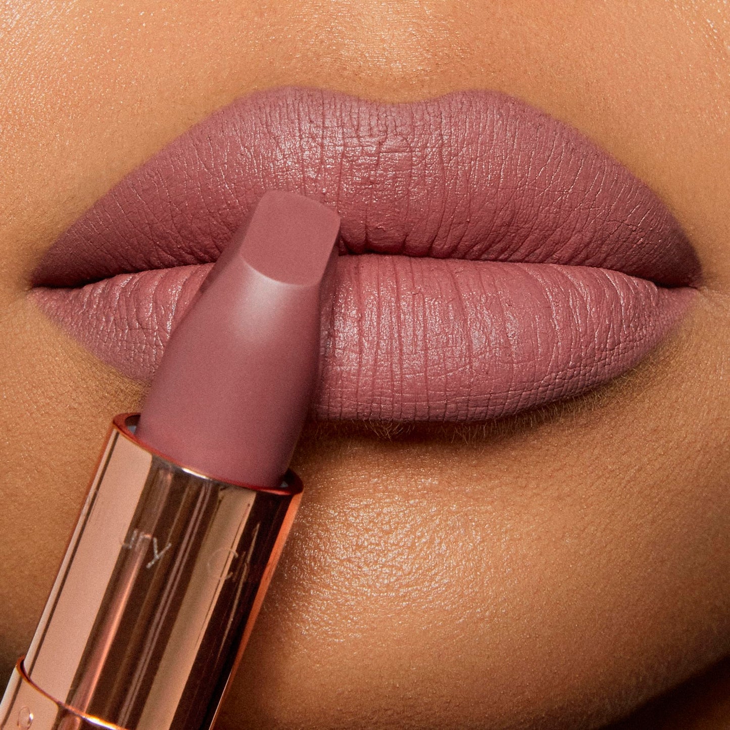 Charlotte Tilbury Matte Revolution Lipstick - Long Lasting, Matte Lipstick, Giftable Beauty Essential with Buildable Color & Lip-Loving Ingredients - Creamy, Easy to Blend Formula - Very Victoria
