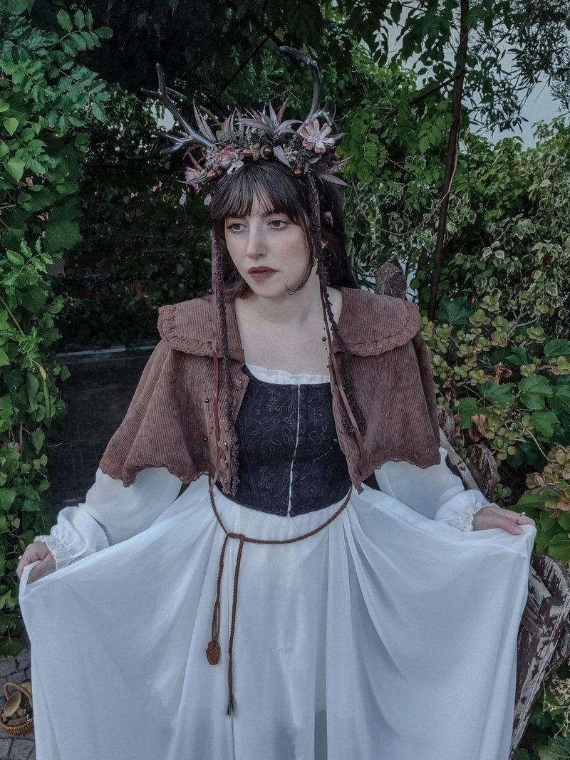 MOSTORY Dark Flower Reindeer Headband - Gothic Floral Antlers Headpiece for Renaissance Accessories Women Dark Fairy Costume, Deer Horns Headband with Vine for Goth Cosplay Renfaire Witch Aesthetic
