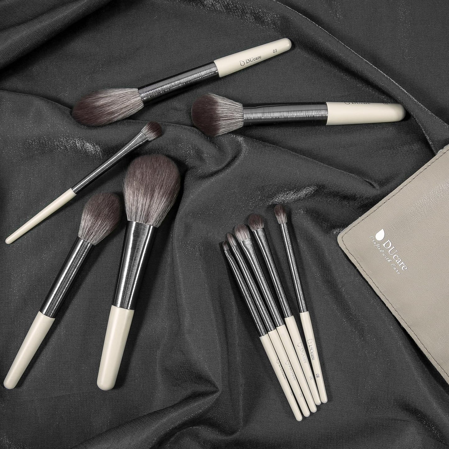 DUcare Professional Makeup Brush Set 22Pcs with Travel Case Synthetic Kabuki Foundation Brush, Face Powder Brush, Blush Brush, Concealer Brush, Eyeshadow Brushes
