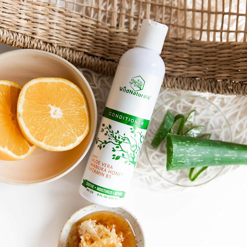 Natural Hydrating Conditioner - Sulfate-Free Dandruff Relief with Aloe Vera & Manuka Honey | Ideal for Oily & Curly Hair