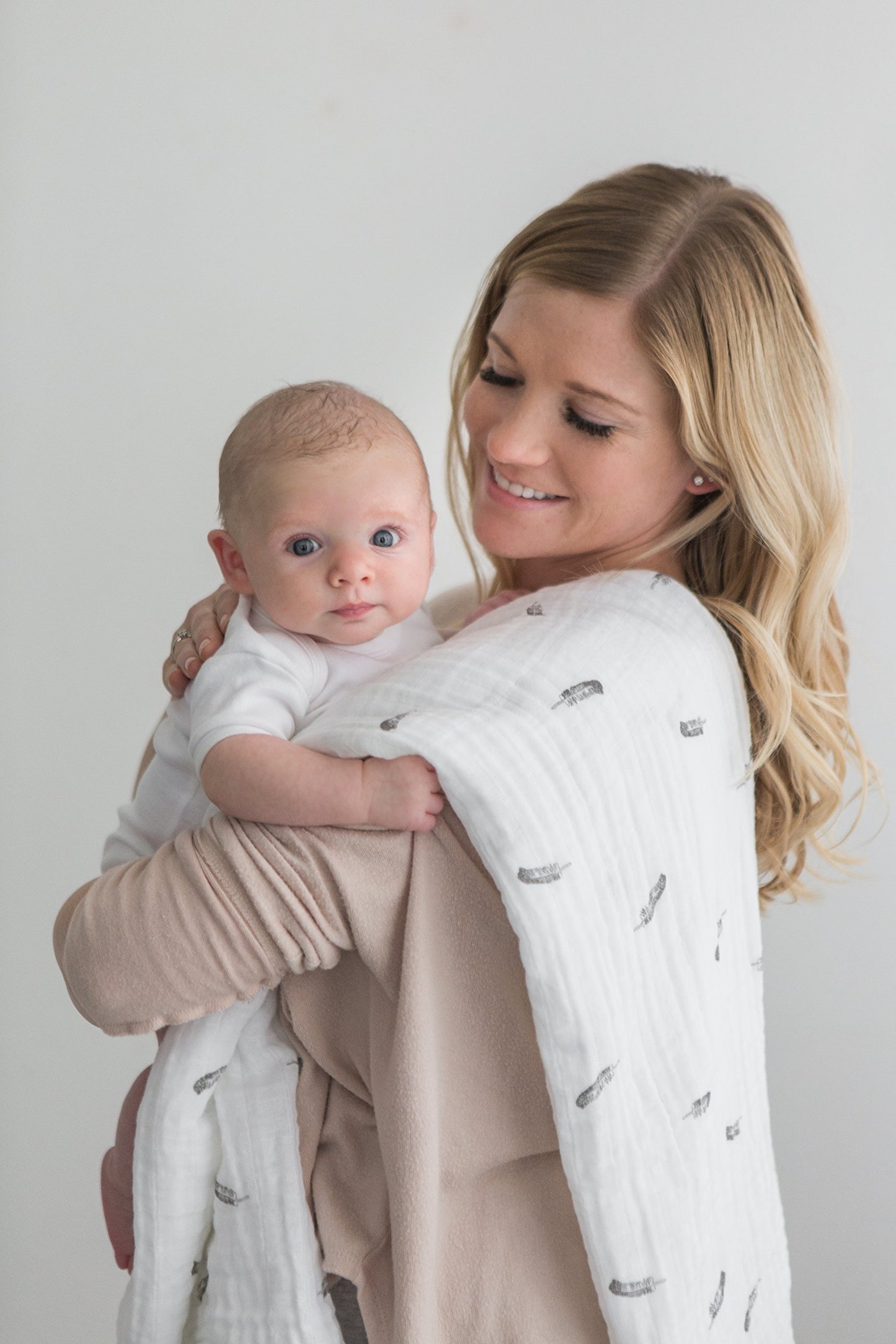 Amazing Baby Muslin Swaddle Blanket, Premium Cotton, Little Feather, Gray & Soft Black