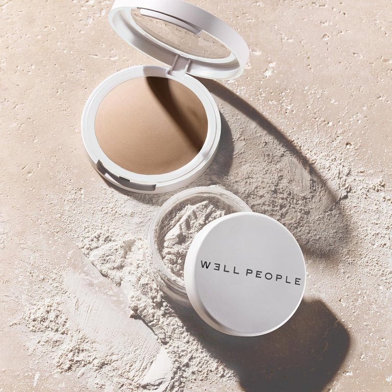Well People Loose Superpowder - Brightening Translucent Finishing Powder for Smoothing Skin | Vegan & Cruelty-Free