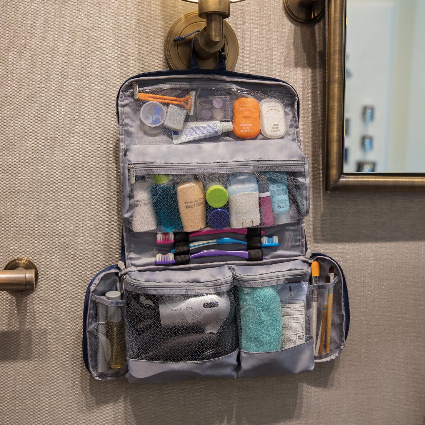 Travelon: Flat-Out Toiletry Kit