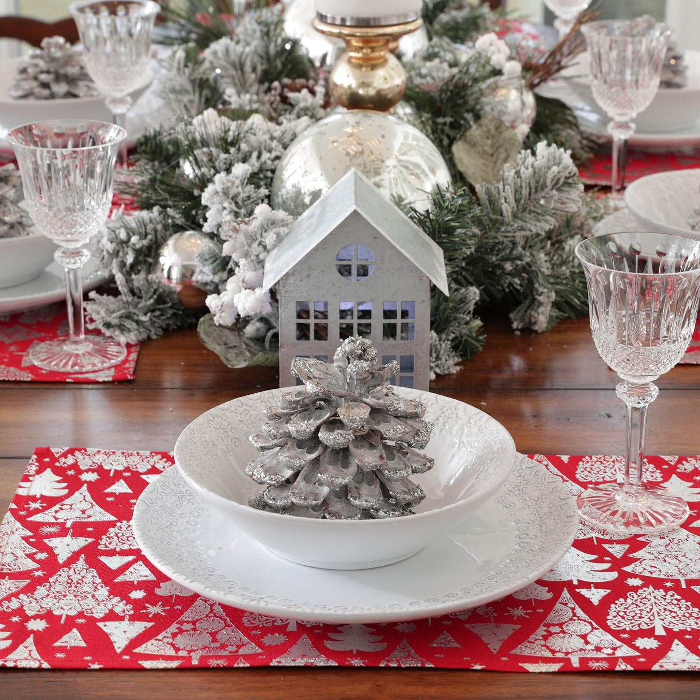 Pillow Perfect Christmas/Holiday Placemats in Red Metallic Christmas Trees, Set of 2