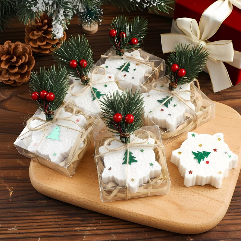 Heigble 20 Pack Christmas Mini Soap Favors Bulk Handmade Holiday Christmas Scented Soap Gifts for Guests Wedding Party Baby Shower Bridal Shower Home Office Decor Gifts(2.3 x 2.3 Inch,Snowflake)