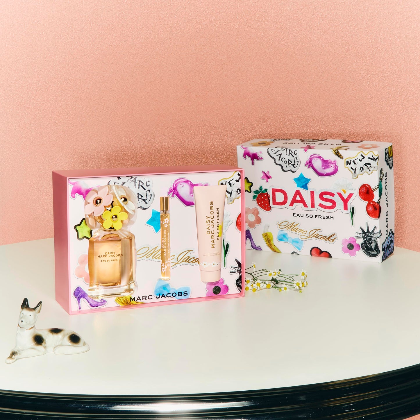 Marc Jacobs Daisy Eau So Fresh EDT 3-Piece Gift Set ($224 value) -EDT 4.2oz, Body Lotion 2.5oz, Travel Spray 0.33 oz– With Notes of Raspberry, Rose & Soft Musks - Floral Women's Perfume