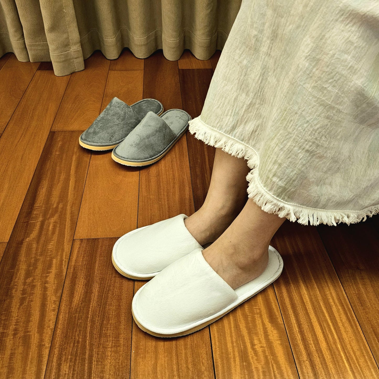 BoxSkivra 2-6 Pairs Spa Slippers, Disposable Slippers, Washable & Non Slip Reusable House Slippers for Women Men Bedroom, Hotel, Travel, Wedding (Thick Soft, Grey, Size 8-10.5 Women/7-9.5 Men)