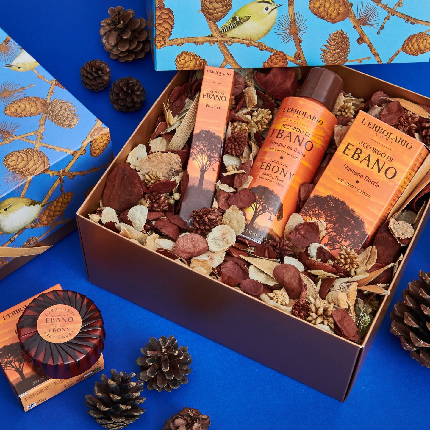 L'Erbolario Notes Of Ebony Shaving Foam - Gentle Foam For A Perfect Shave - Leaves Skin Fresh And Moisturized - Prepares Face For Shaving - Perfect Masculine Scent - Paraben And Cruelty Free - 6.7 Oz