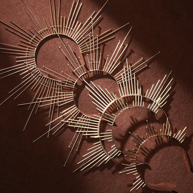 COSUCOS Golden Halo Crown Headpiece - Renaissance Statue of Liberty Halo Headband Spiked Sunburst Sun Goddess Headbands Cosplay Medieval Costume Headpiece for Halloween Party