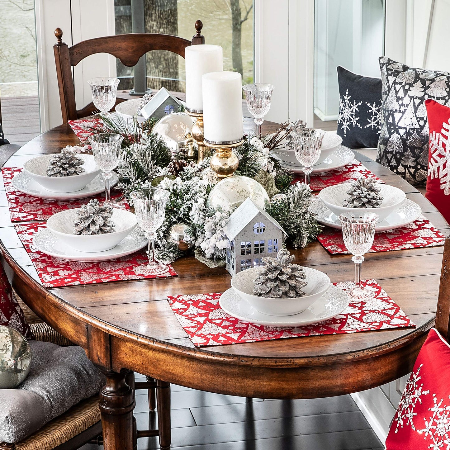 Pillow Perfect Christmas/Holiday Placemats in Red Metallic Christmas Trees, Set of 2