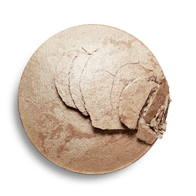 Makeup Revolution Bronzer Reloaded, Buildable Formula, Highlighting & Bronzing Powder, for Medium Skin Tones, Cruelty-Free, Holiday Romance, 0.53 Oz