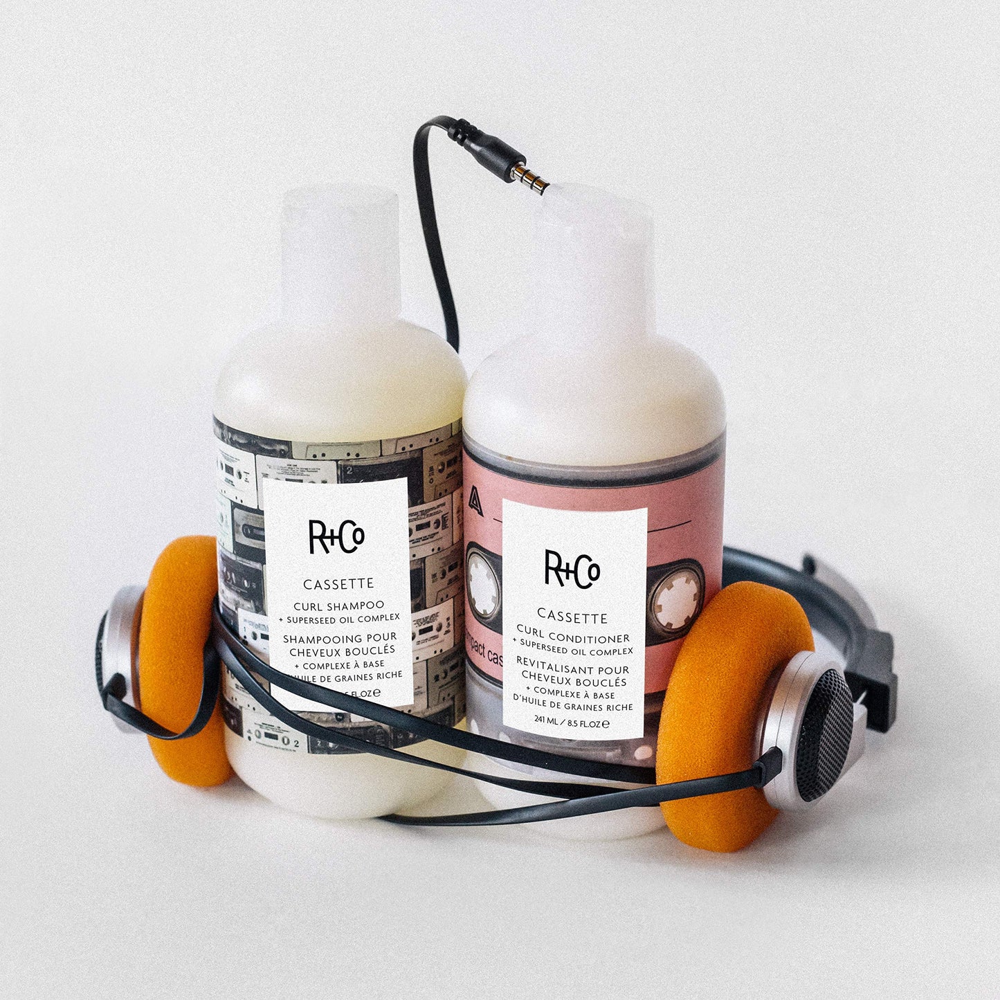 R+Co CASSETTE Curl Shampoo + Superseed Oil Complex CASSETTE Curl Shampoo + Superseed Oil Complex 251 ml / 8.5 oz